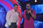 Akshay Kumar, Salman Khan on the sets of Big Boss in Lonavla, Mumbai on 7th Dec 2012 (46).JPG